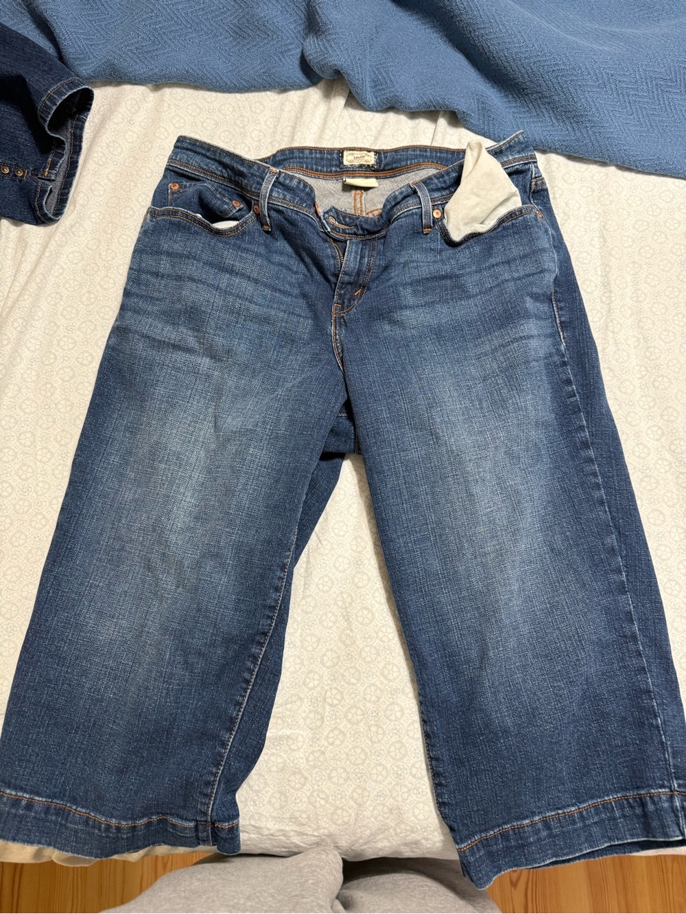 Levi's Women's Mid-Blue Cropped Jeans